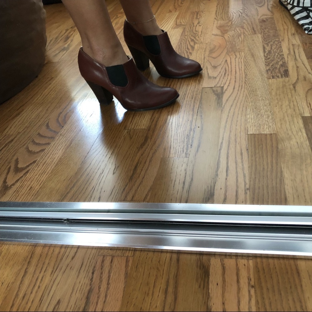 Cooperative heeled Chelsea boot